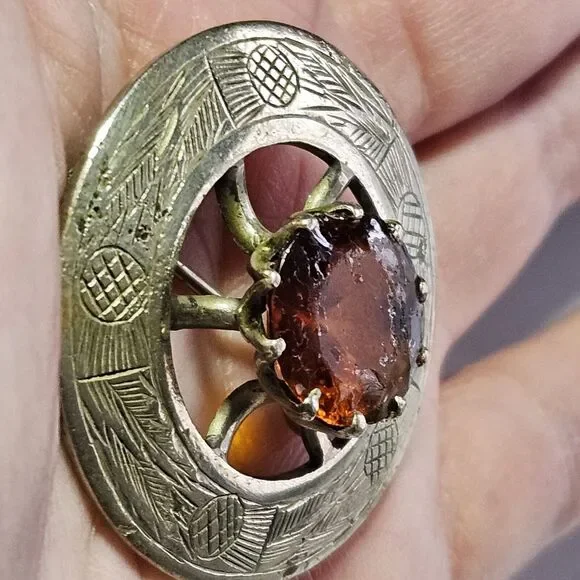 VINTAGE SCOTTISH KILT PIN BROOCH w/ GOLDEN Brown STONE Silver Tone